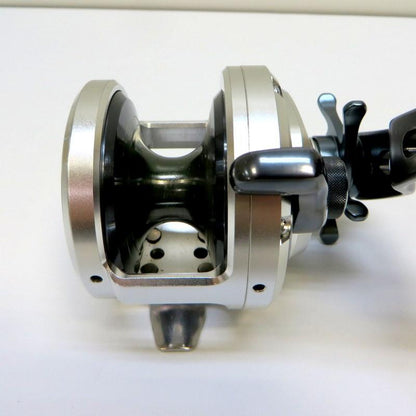 中古（やや傷や汚れあり） シマノ SHIMANO 11 オシアジガー 2000NR-PG RH70 02763 ジギング用 ベイトリール ◇TA0091