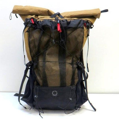 中古（目立った傷や汚れなし） 山と道 THREE バックパック チュック 登山 アウトドア カーキ ブラック 40リットル 美品 TA0057 ◇