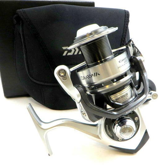 中古（やや傷や汚れあり） ダイワ 12キャタリナ 4500 リール スピニングリール catalina 箱付き 釣具 DAIWA ◇ TA0001